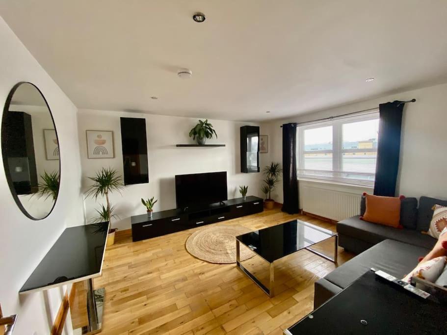 City Centre Apartment Next To Bus And Train Station Inverness Eksteriør billede