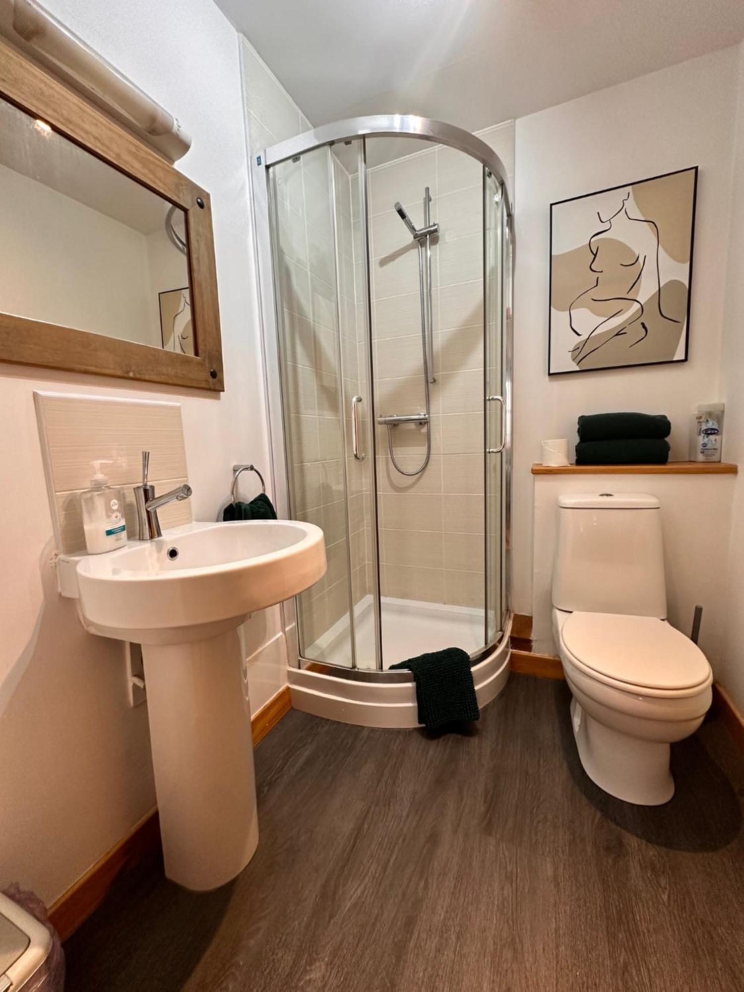 City Centre Apartment Next To Bus And Train Station Inverness Eksteriør billede