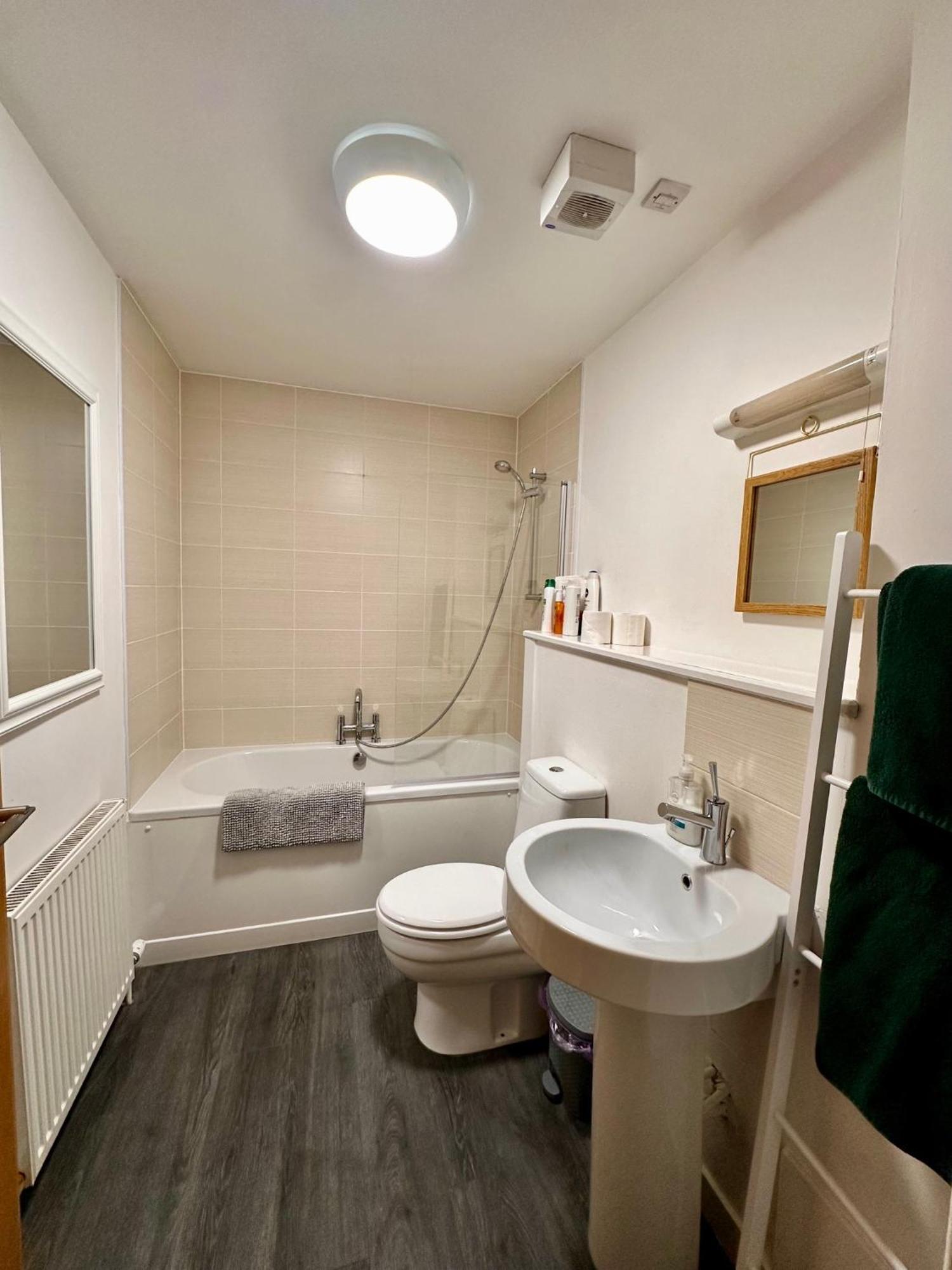 City Centre Apartment Next To Bus And Train Station Inverness Eksteriør billede